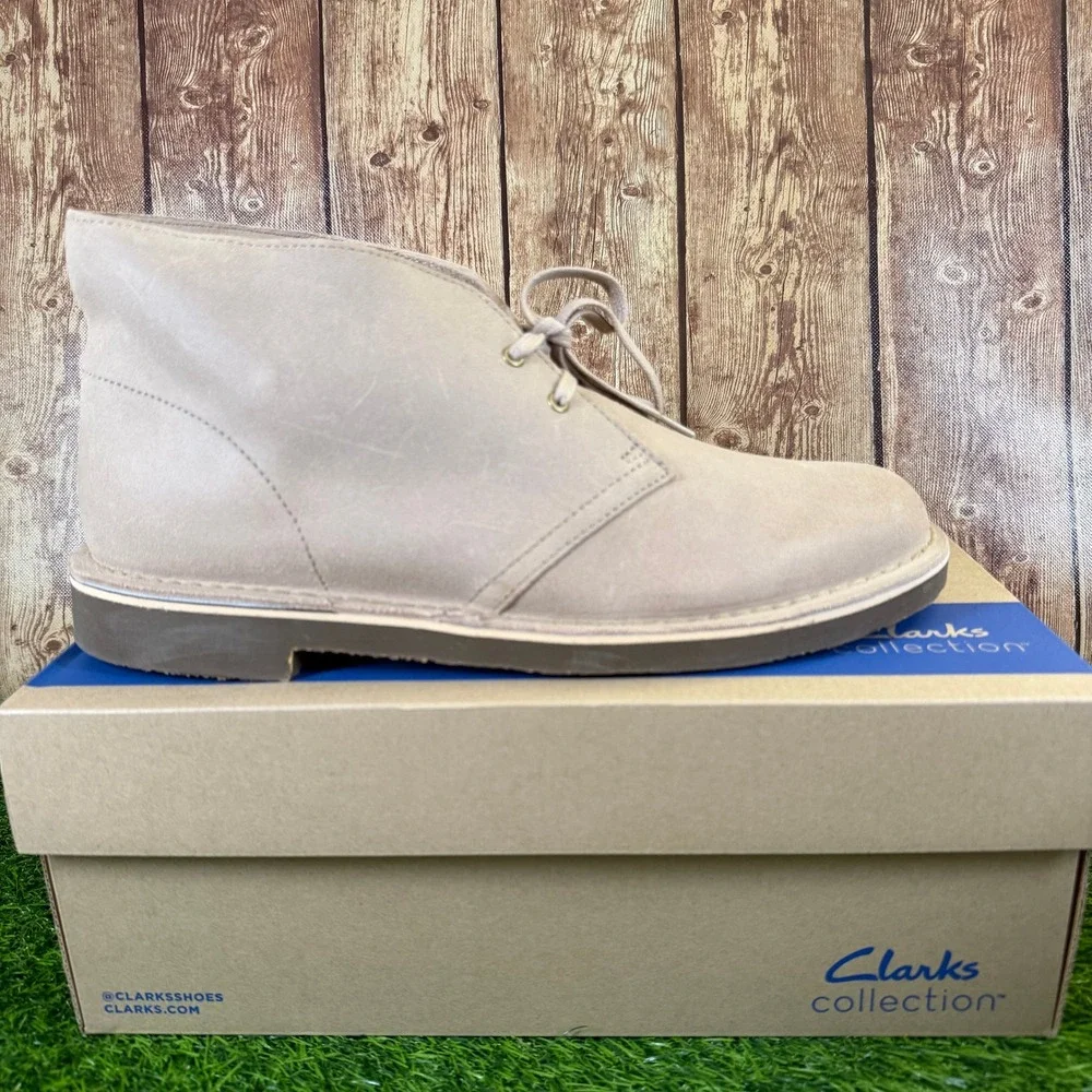 Clarks Shepton Desert Boot Mens size 11.5 Taupe Distressed Suede Chukka Lace Up